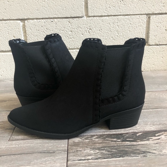 Shoes - Size 6 Black Braided Chelsea Low Heel Ankle Boot